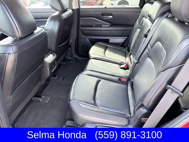 2022 Nissan Pathfinder SL