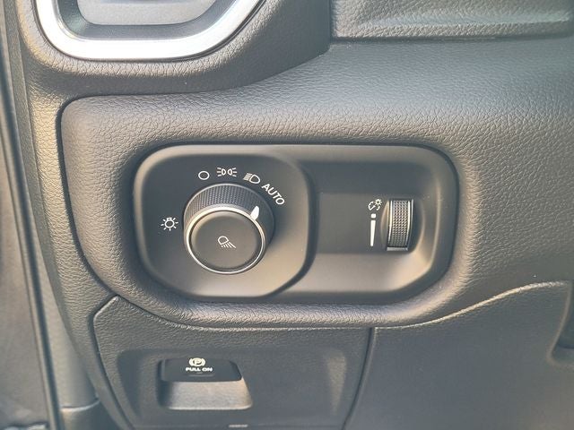 2024 RAM 1500 Laramie Crew Cab 4x2 5'7' Box