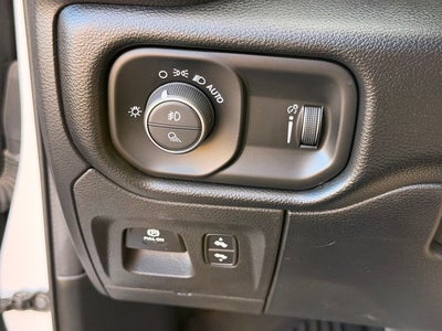 2020 RAM 1500 Big Horn Crew Cab 4x4 5'7' Box