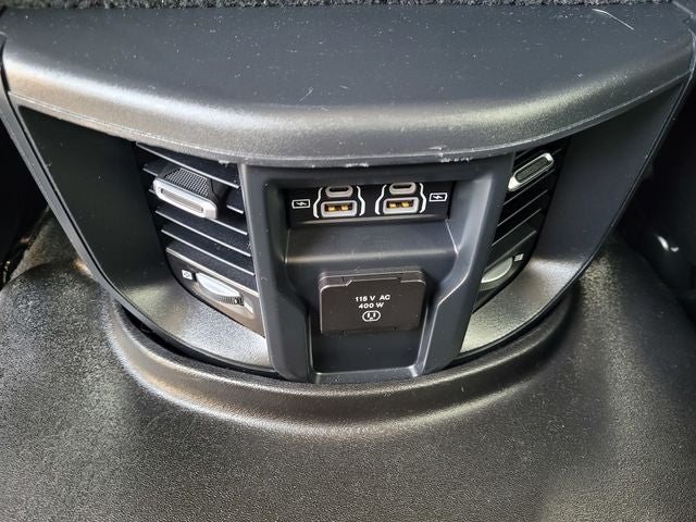 2022 RAM 2500 Laramie Crew Cab 4x4 6'4' Box