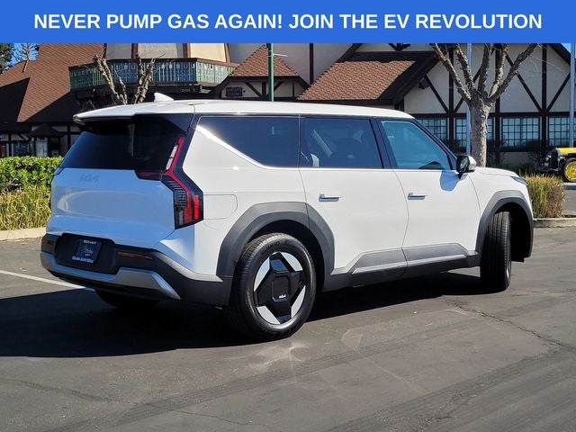 2026 Kia EV9 Light Long Range Captain's Chairs Pkg