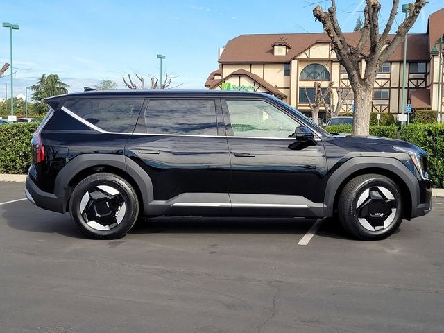 2026 Kia EV9 Light Long Range Captain's Chairs Pkg