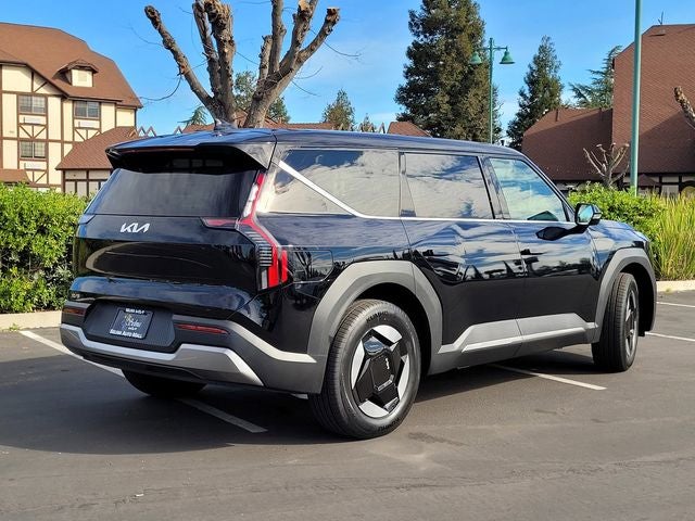 2026 Kia EV9 Light Long Range Captain's Chairs Pkg