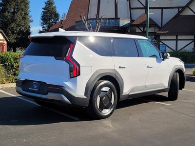 2026 Kia EV9 Light Long Range Captain's Chairs Pkg