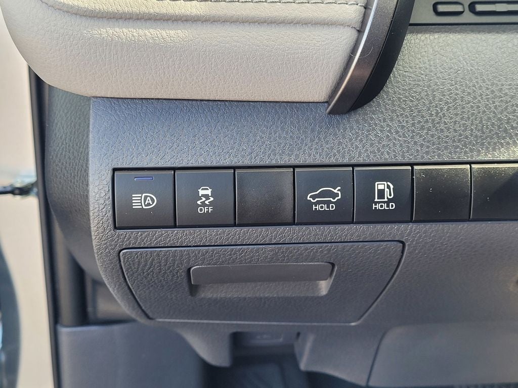 2023 Toyota Camry Hybrid LE