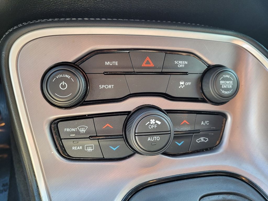 2022 Dodge Challenger SXT