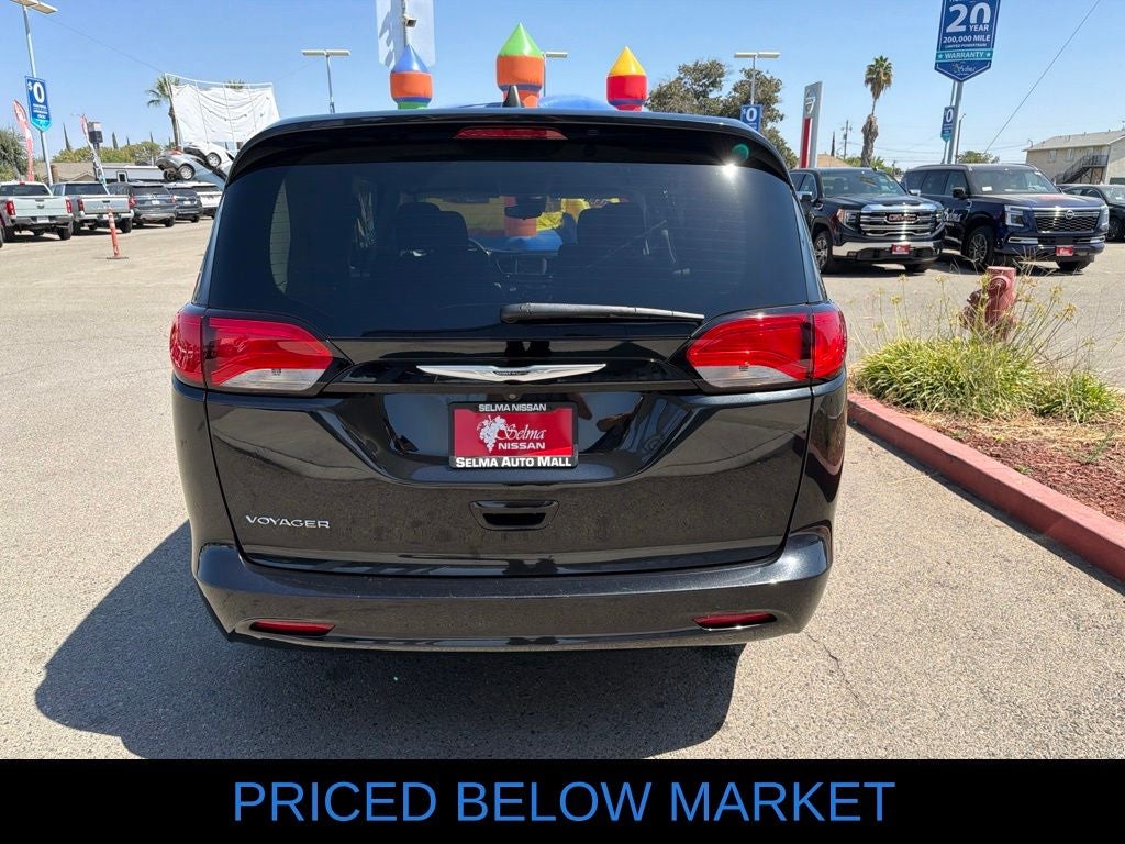2023 Chrysler Voyager LX