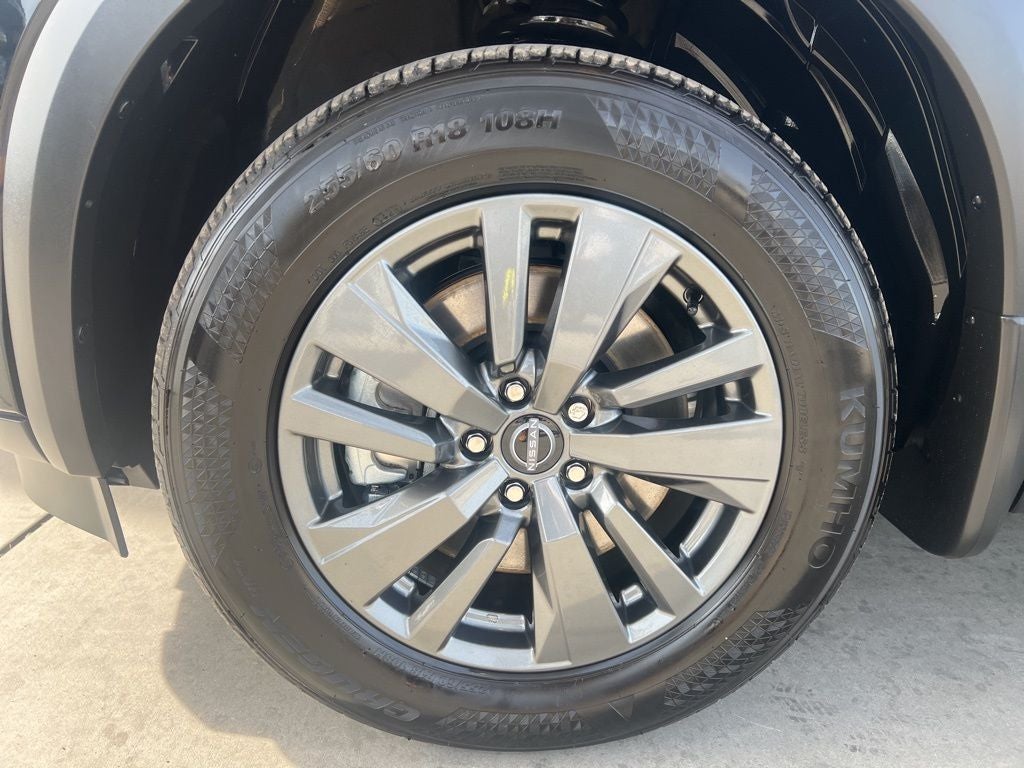 2025 Nissan Pathfinder SV