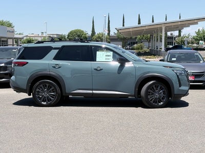 2026 Nissan Pathfinder SL
